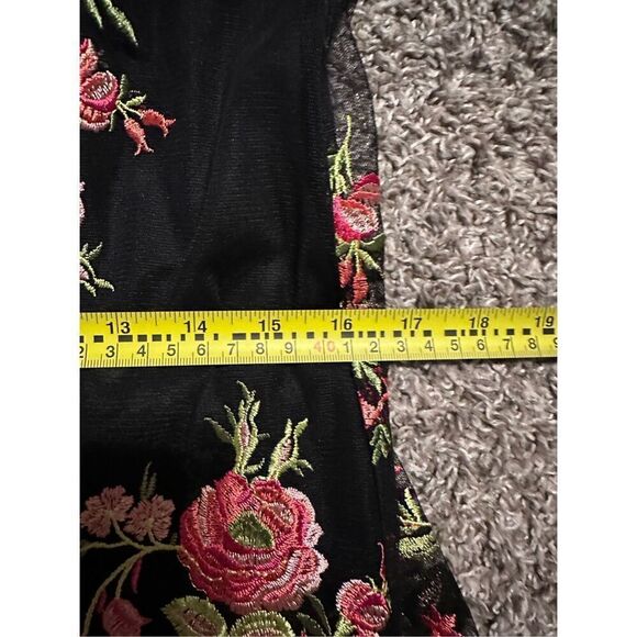 NWT Gianni Bini Floral Embroidered Formal Dress - Picture 7 of 8